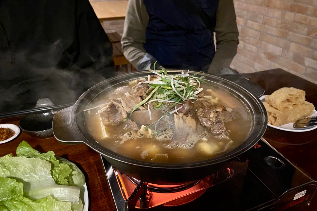 台北中山美食 :: 車庫羊肉爐 羊肉湯鍋 台北最難訂位的羊肉