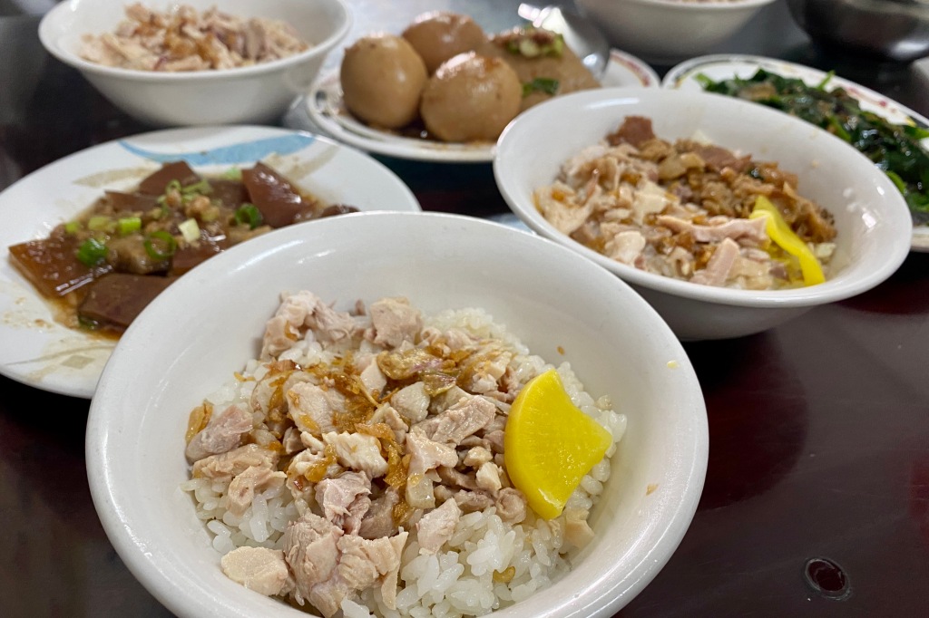 嘉義東區美食 :: 桃城三禾火雞肉飯 在地人最愛的火雞肉飯便